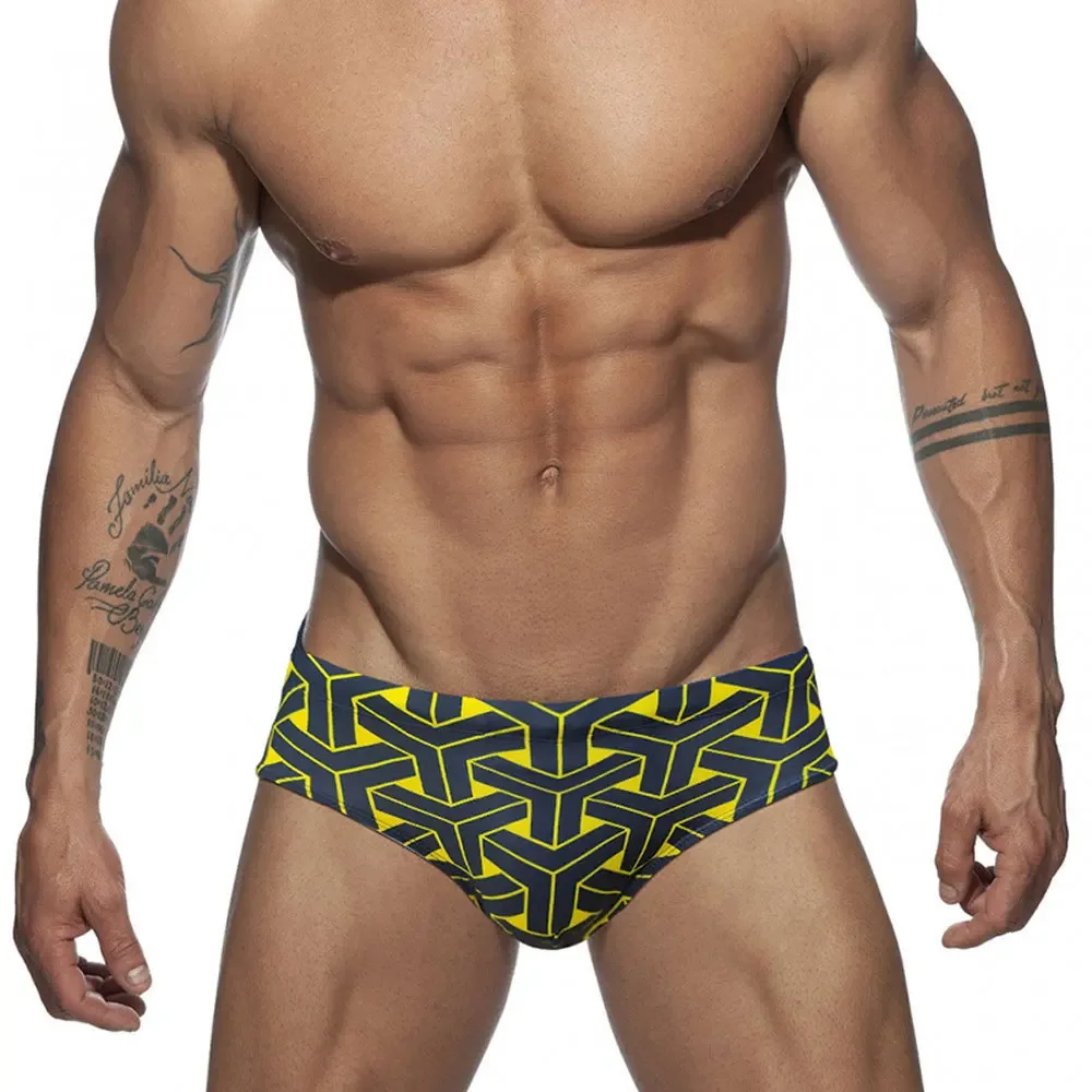 Sexy Print Pouch Swimwear Mens Swim Briefs with Pad Man Swimming Trunks Fast Dry Beach Surf Bathing Suit Bikini Men Swimsuit
